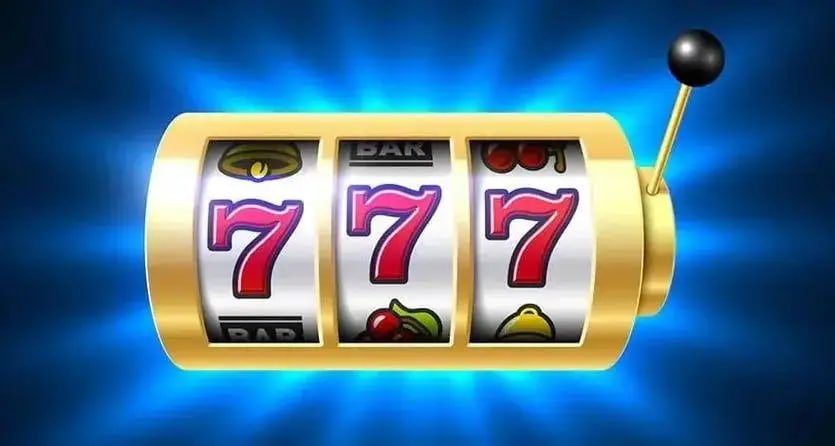 Online Bingo ဂိမ်း ကတ်ပြားများနှင့် ဂဏန်းဘောလုံးများ ပြသနေသော မြင်ကွင်း
